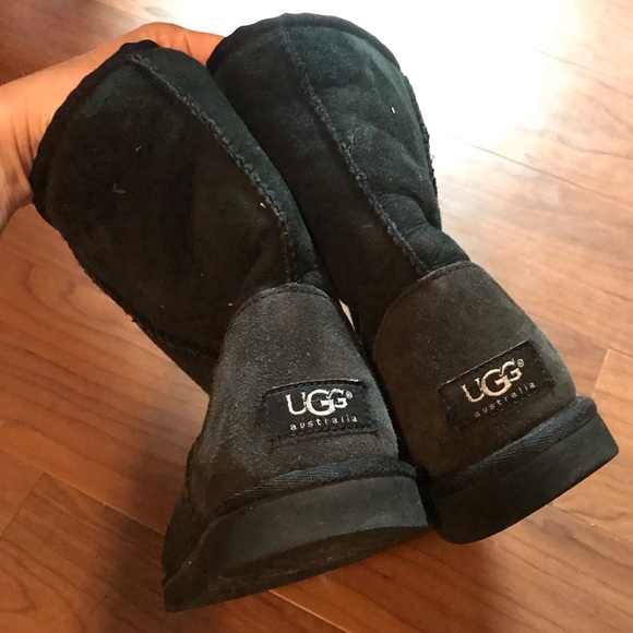 Short Black Ugg Boots - size 6 - Picture 2 of 6